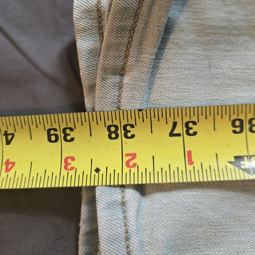 Universal Thread Light Blue Jeans - Picture 3 of 10